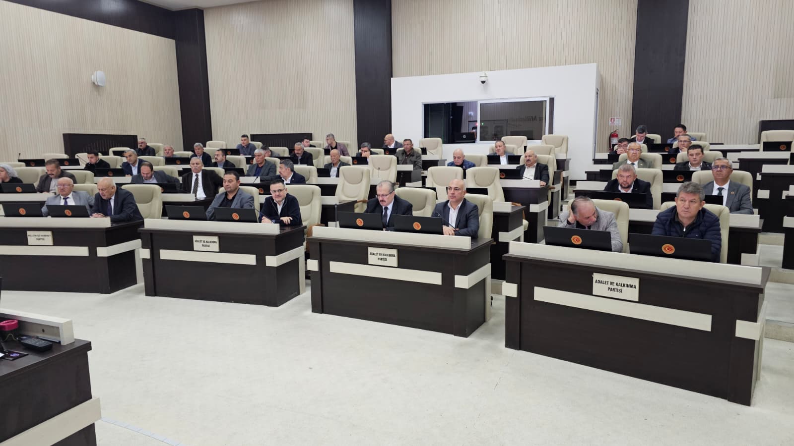 İGM olağanüstü toplandı 2 İGM olağanüstü toplandı