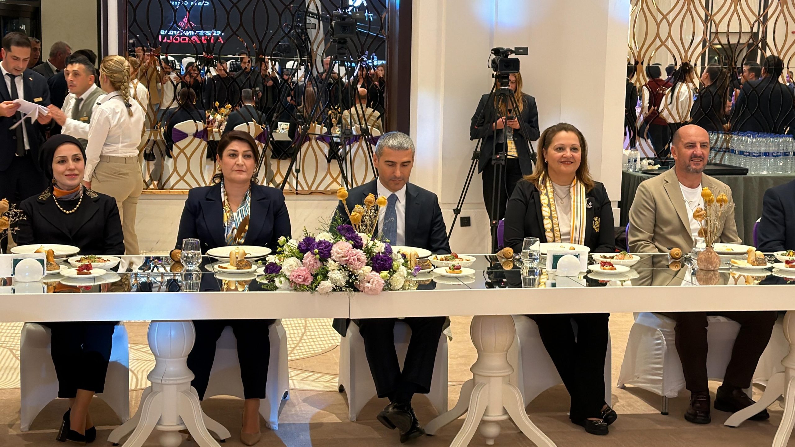 Gastro Afyon Gala Gecesi’nde kültür, sanat ve lezzet buluştu 3 Gastro Afyon Gala Gecesi’nde kültür, sanat ve lezzet buluştu