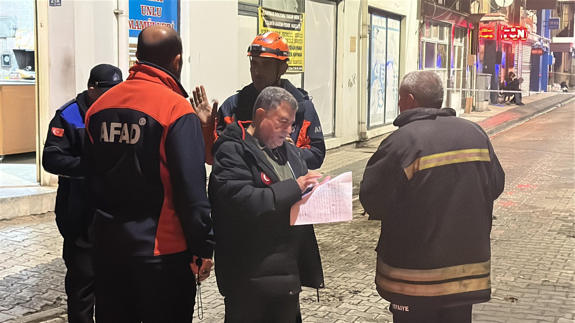 Afyonkarahisar’da apartman tedbir amaçlı tahliye edildi 3 Afyonkarahisar’da apartman tedbir amaçlı tahliye edildi