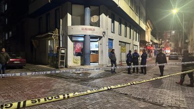 Afyonkarahisar’ın Marulcu Mahallesi’nde bulunan bir apartmanın alt katındaki fırında fayansların