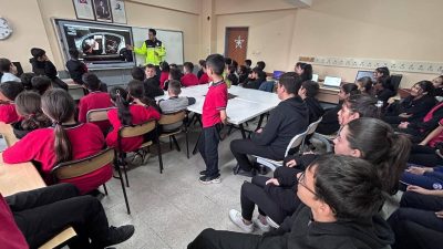 Afyonkarahisar İl Jandarma Komutanlığı tarafından 7 ilçede öğrenci ve öğretmenlere