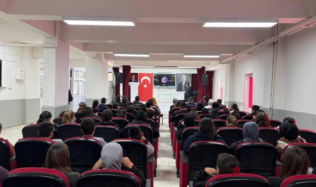 Afyonkarahisar İl Jandarma Komutanlığı tarafından 6 ilçedeki okullarda öğrenci ve