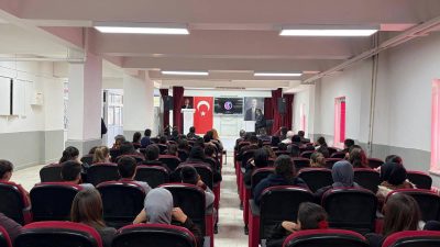 Afyonkarahisar İl Jandarma Komutanlığı tarafından 6 ilçedeki okullarda öğrenci ve