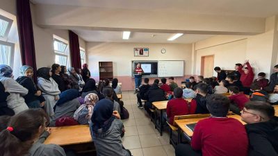 Afyonkarahisar’da jandarma ekipleri, Merkez ve İscehisar ilçelerindeki okullarda öğretmen, veli