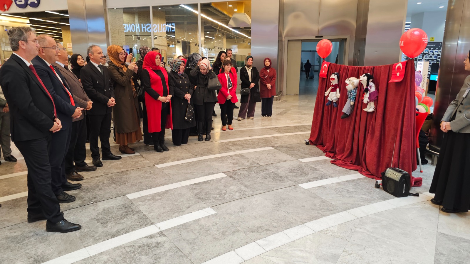 Kadınların el emeği Cumhuriyet coşkusuyla buluştu 5 Kadınların el emeği Cumhuriyet coşkusuyla buluştu