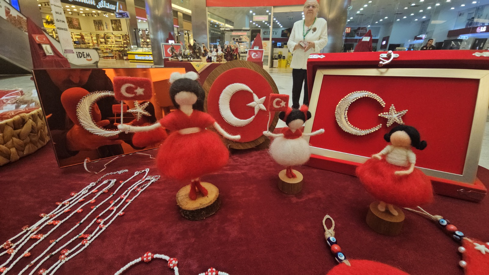 Kadınların el emeği Cumhuriyet coşkusuyla buluştu 1 Kadınların el emeği Cumhuriyet coşkusuyla buluştu