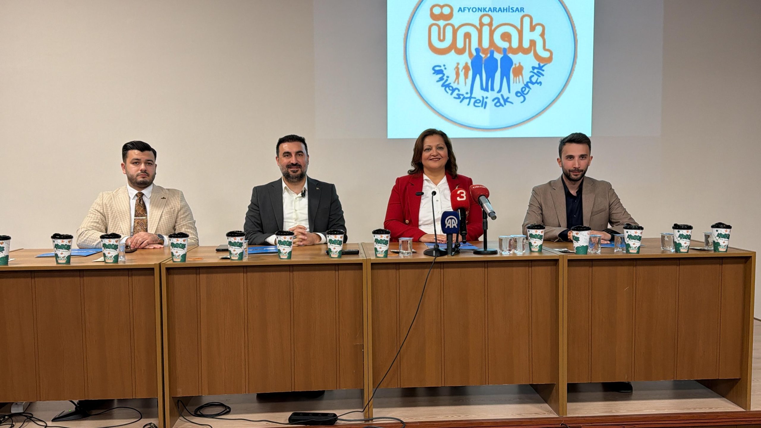 Afyon Kocatepe Üniversitesi’nde Üniversiteli Ak Gençlik Topluluğu tarafından düzenlenen Kampüs