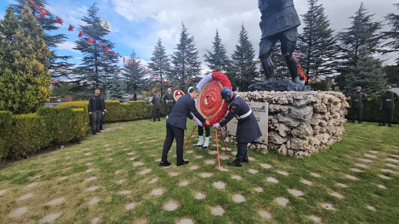 Kocatepe Parkı’nda Cumhuriyet’e saygı duruşu 7 Kocatepe Parkı’nda Cumhuriyet’e saygı duruşu