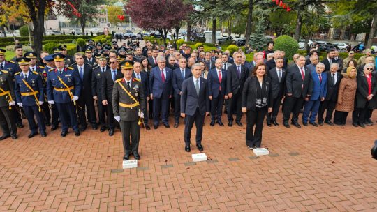 Cumhuriyet’in kuruluş yıl dönümü dolayısıyla Afyonkarahisar’da düzenlenen törende, Kocatepe Parkı’na