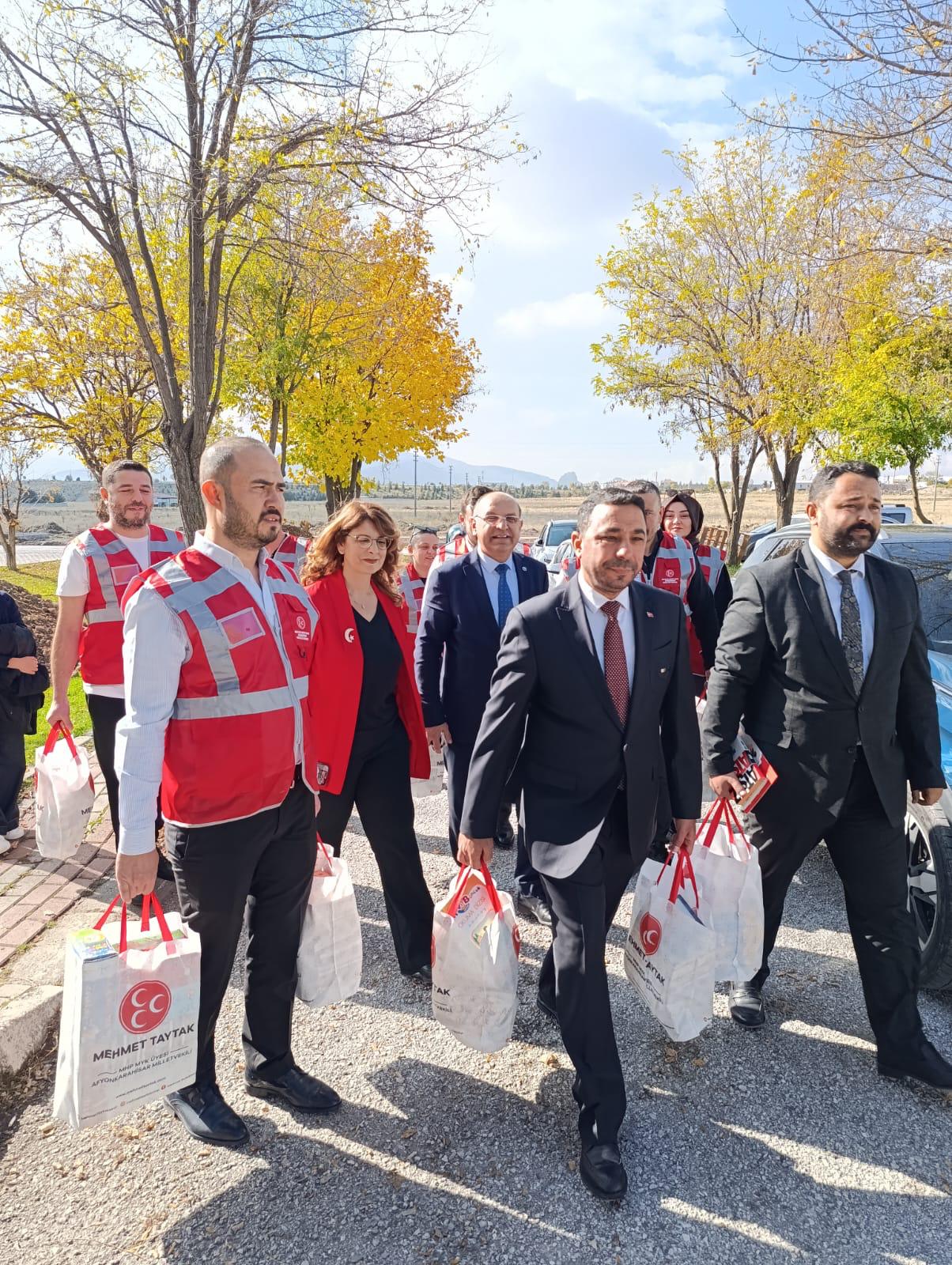 MHP’den öğrencilere Cumhuriyet hediyesi: 1103 kitap! 2 MHP’den öğrencilere Cumhuriyet hediyesi: 1103 kitap!