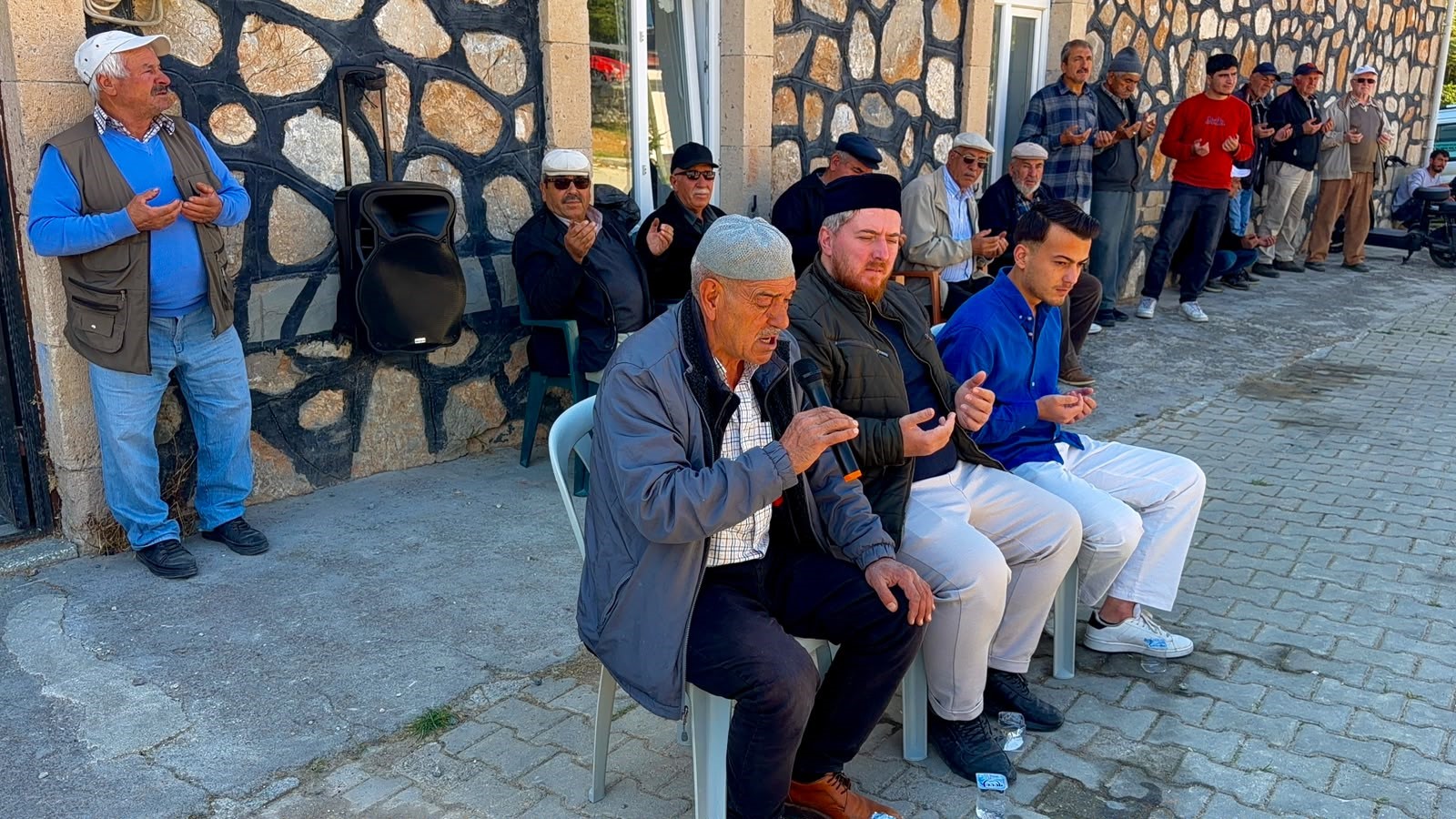 Memleketine gelen vatandaştan büyük vefa 3 Memleketine gelen vatandaştan büyük vefa