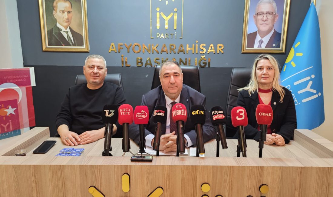 İYİ Parti Afyonkarahisar İl Başkanı Muhammet Mısırlıoğlu, haftalık basın toplantısında