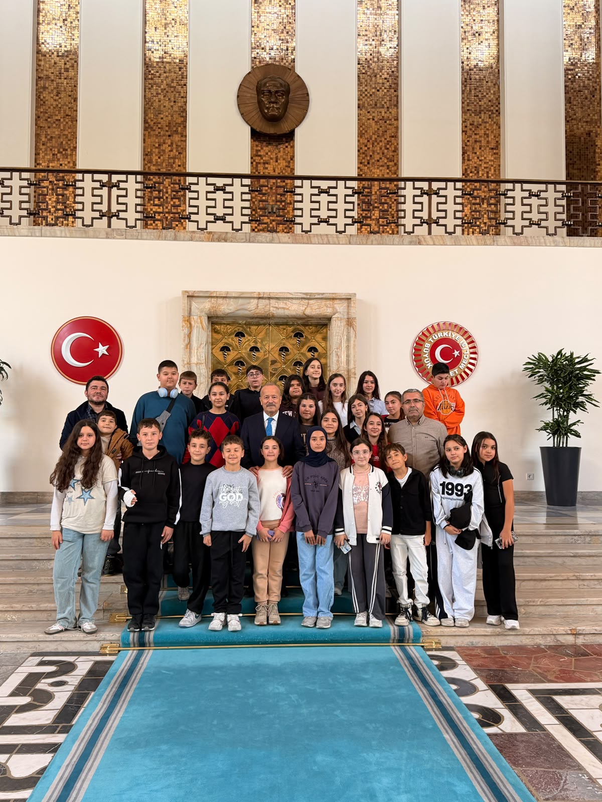 Öğrencilerden TBMM’de “Yaşasın Cumhuriyet!” coşkusu 1 Öğrencilerden TBMM’de “Yaşasın Cumhuriyet!” coşkusu