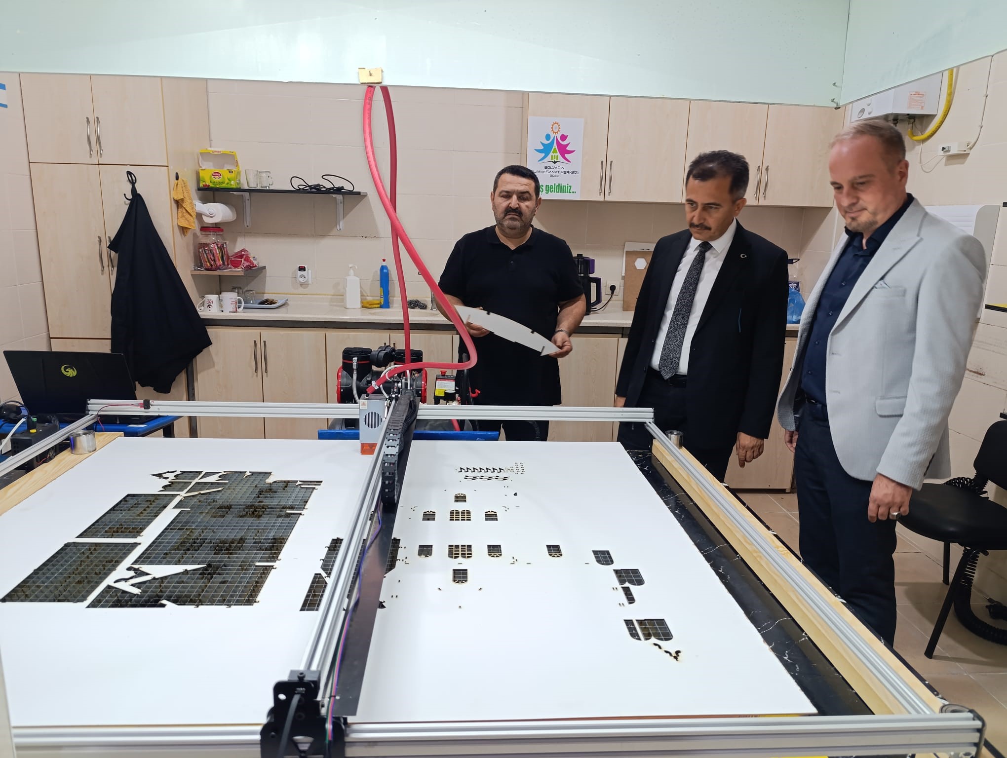 Afyonkarahisar’ın Bolvadin ilçesinde Millî Eğitim Müdürü Mehmet Ali Keleş’in öncülüğünde