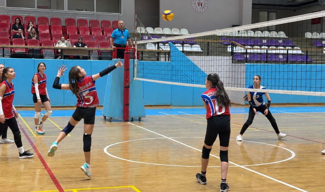 Afyonkarahisar’da Okul Sporları kapsamında düzenlenen hentbol, futsal, dart ve voleybol