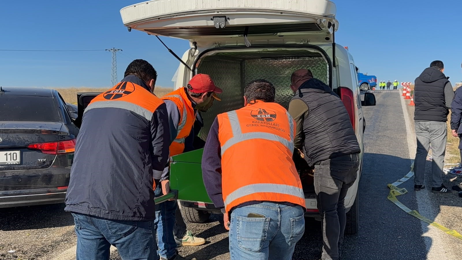 Otomobiller parçalanarak hurdaya döndü
