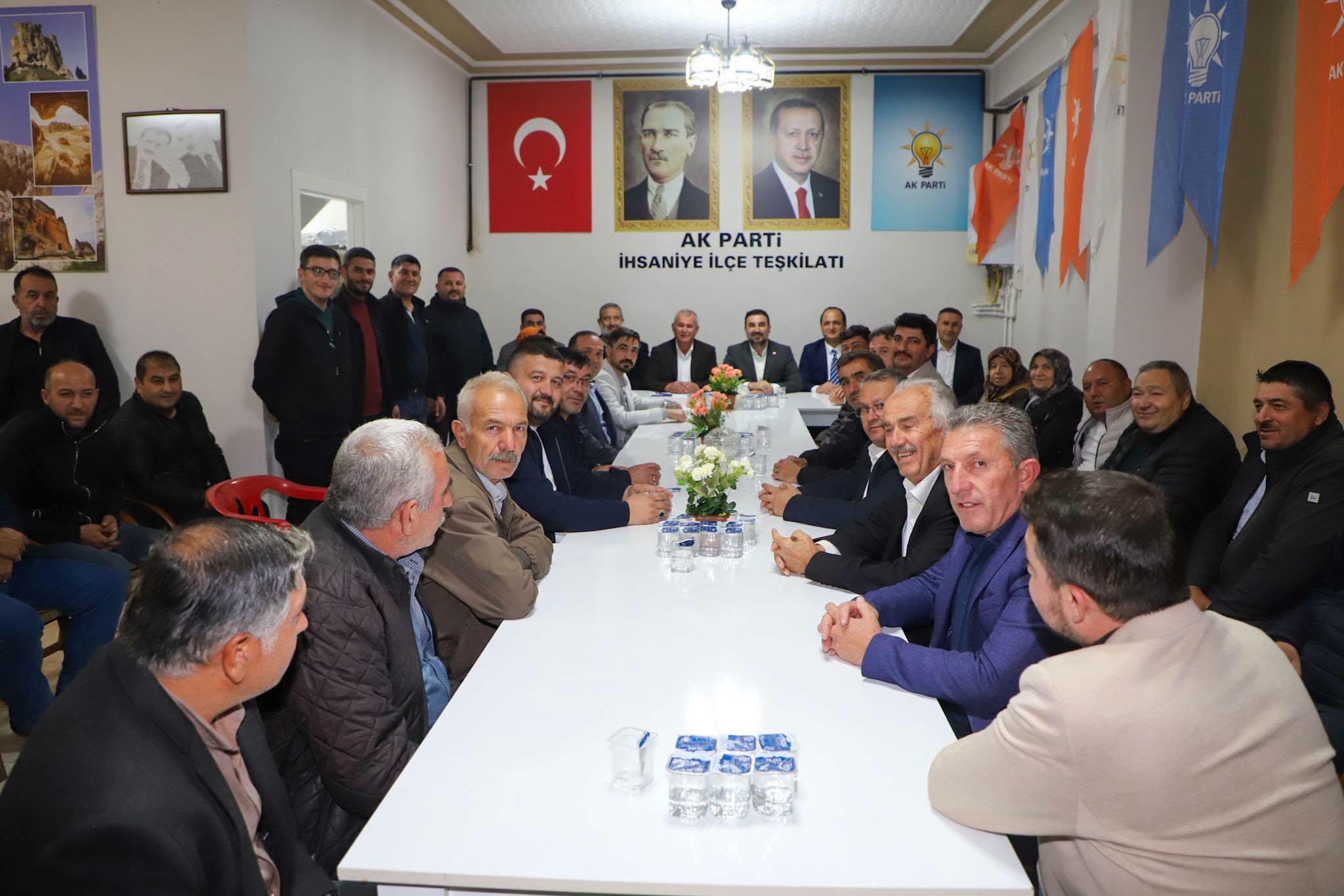 Özgür Kavak İhsaniye teşkilatıyla buluştu