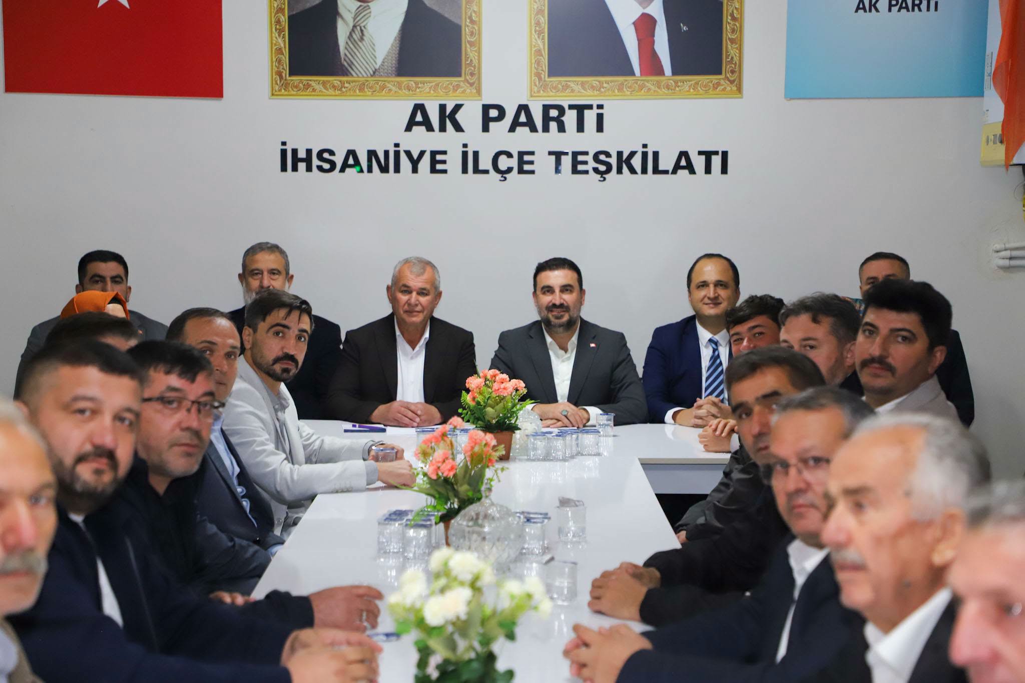 Özgür Kavak İhsaniye teşkilatıyla buluştu