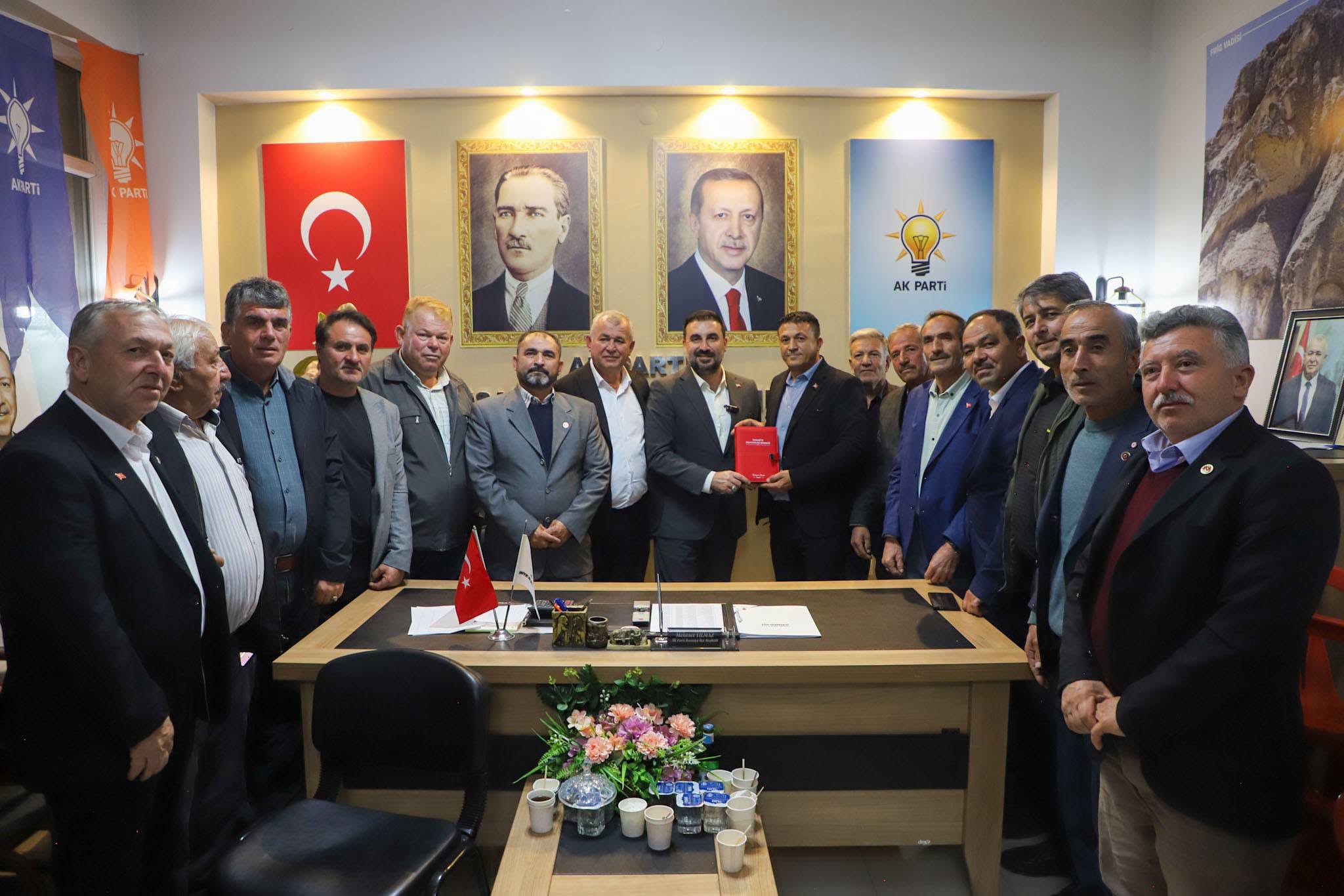 Özgür Kavak İhsaniye teşkilatıyla buluştu 2 Özgür Kavak İhsaniye teşkilatıyla buluştu