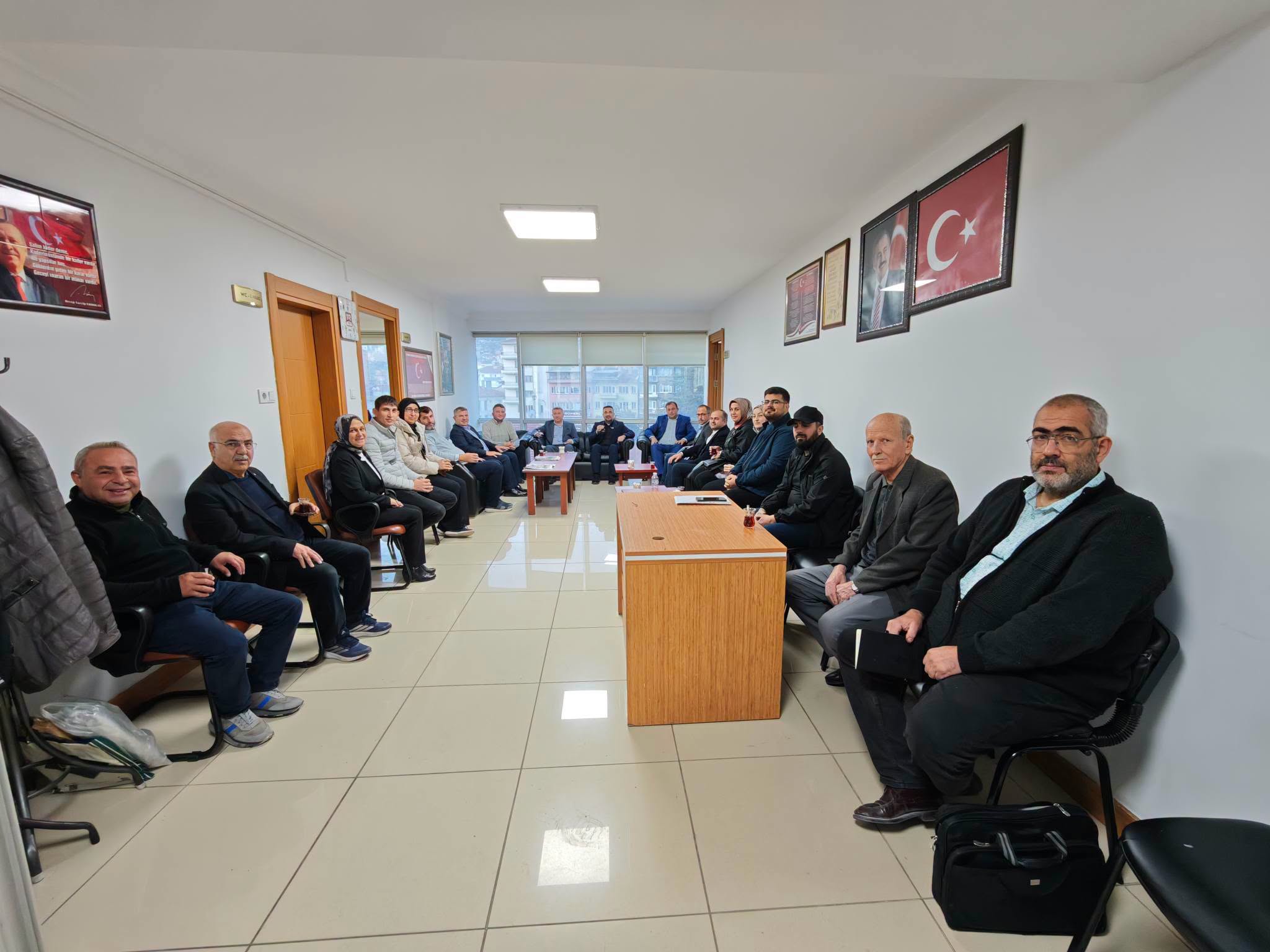 Özgür Kavak, güne vatandaşlarla buluşarak başladı