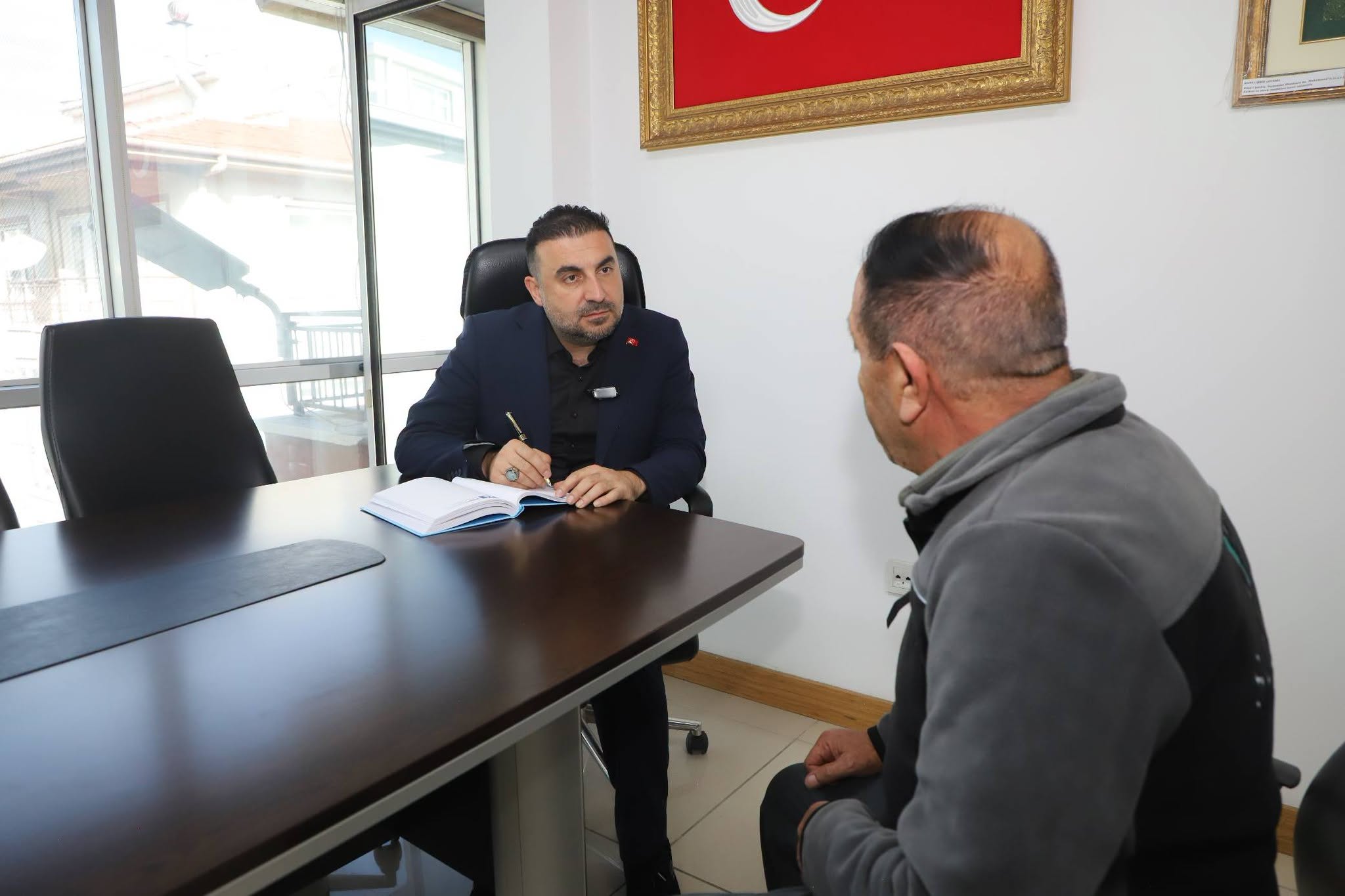 Özgür Kavak, güne vatandaşlarla buluşarak başladı