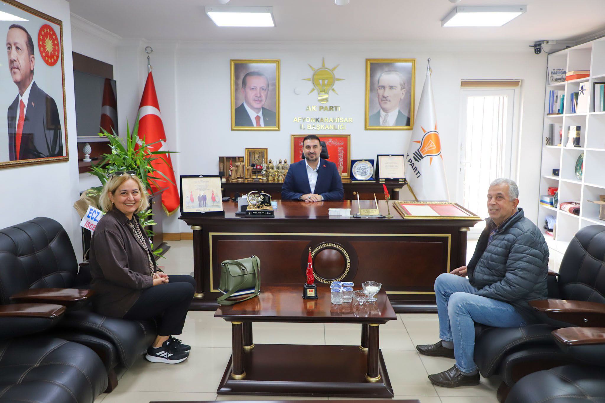 Özgür Kavak, konuklarını İl Başkanlığı’nda ağırladı