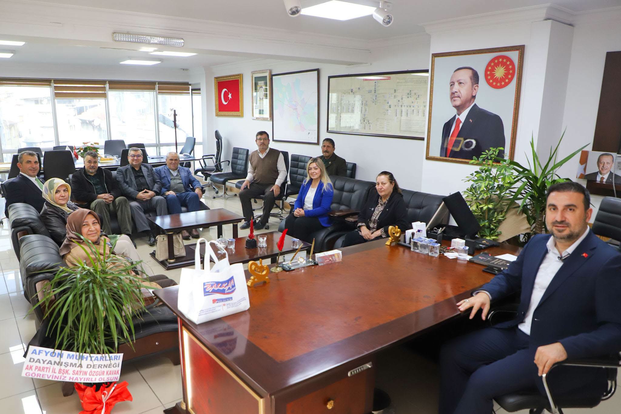 Özgür Kavak, konuklarını İl Başkanlığı’nda ağırladı