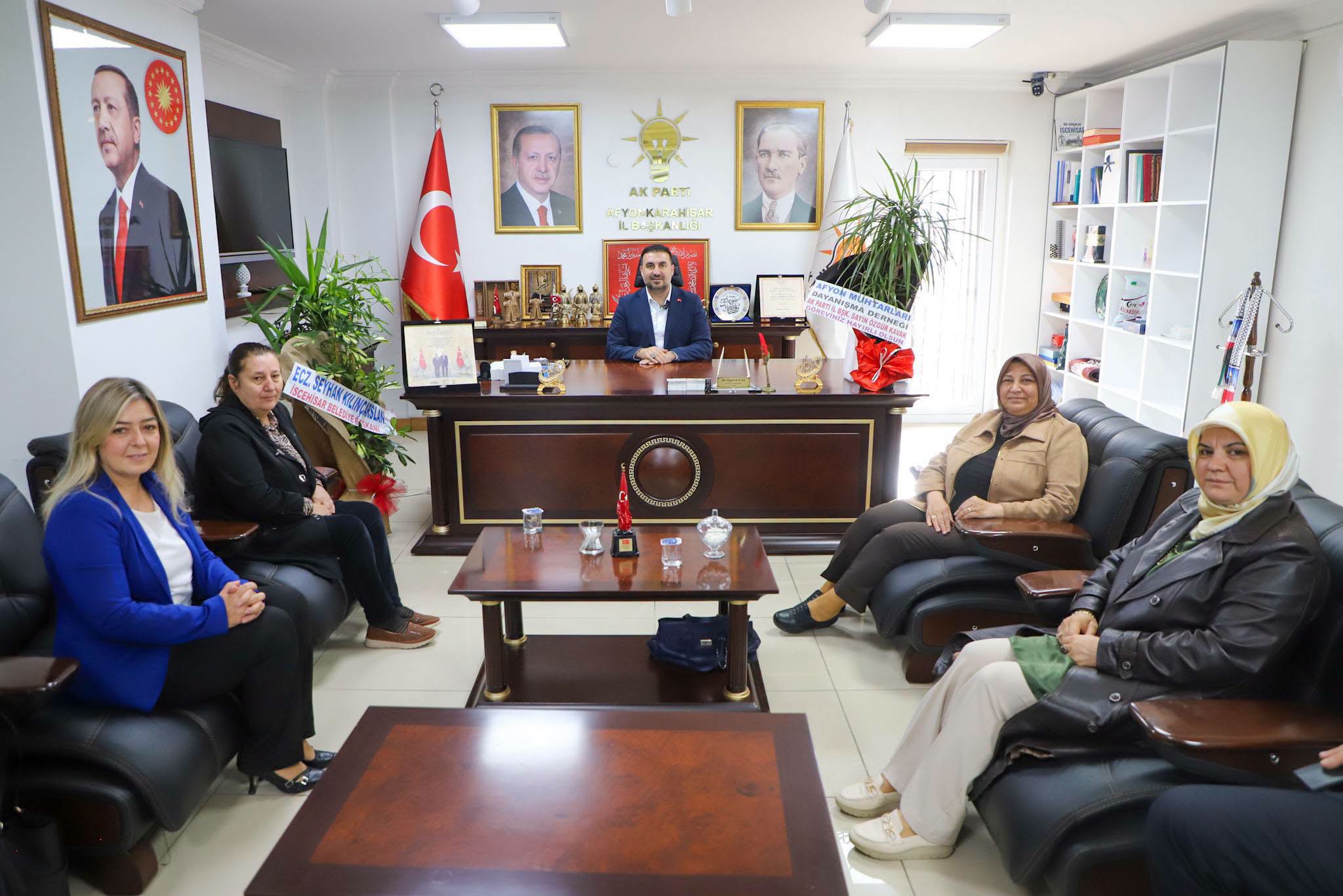 Özgür Kavak, konuklarını İl Başkanlığı’nda ağırladı