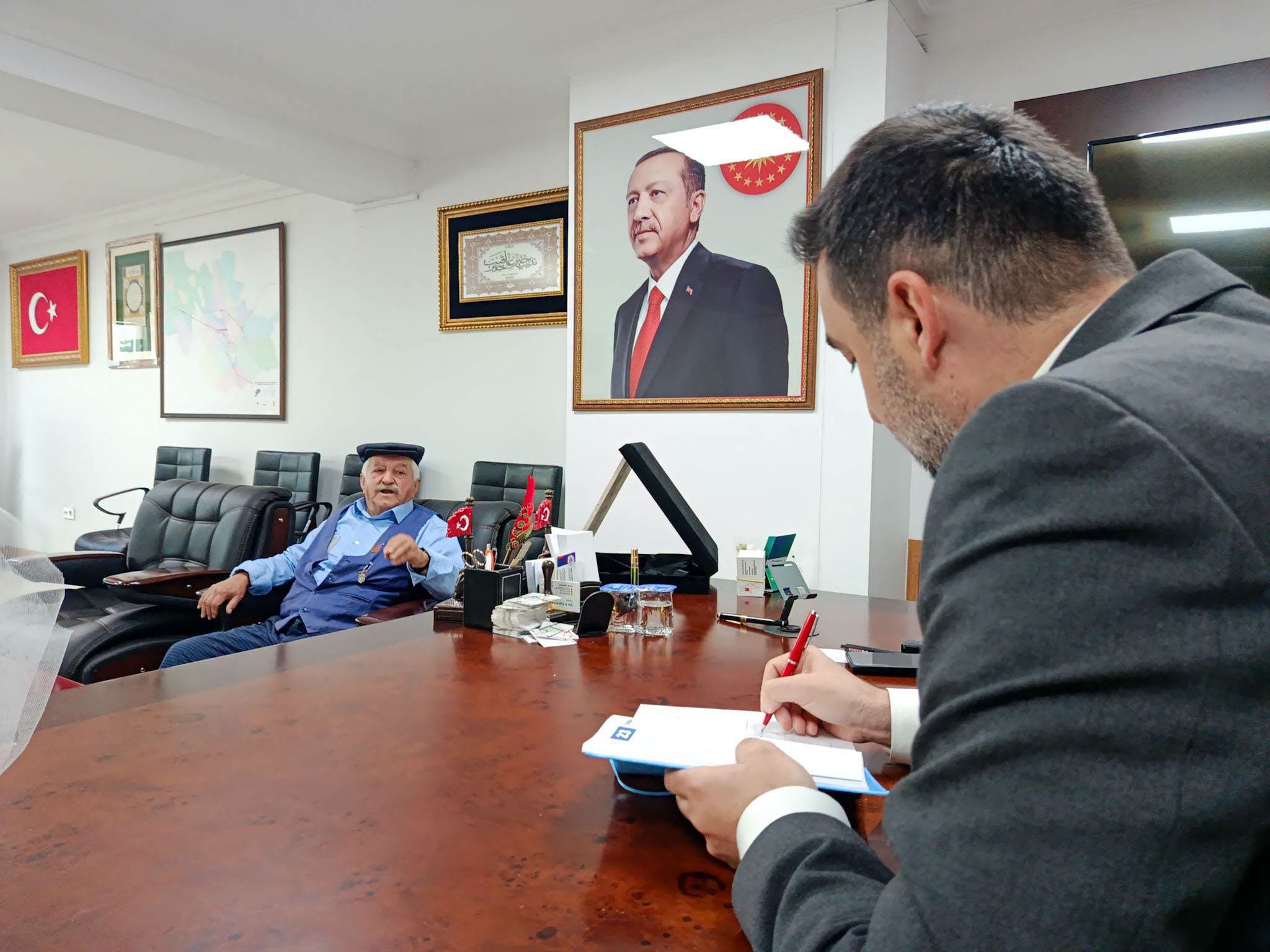 Özgür Kavak, şehit babasını ağırladı 2 Özgür Kavak, şehit babasını ağırladı
