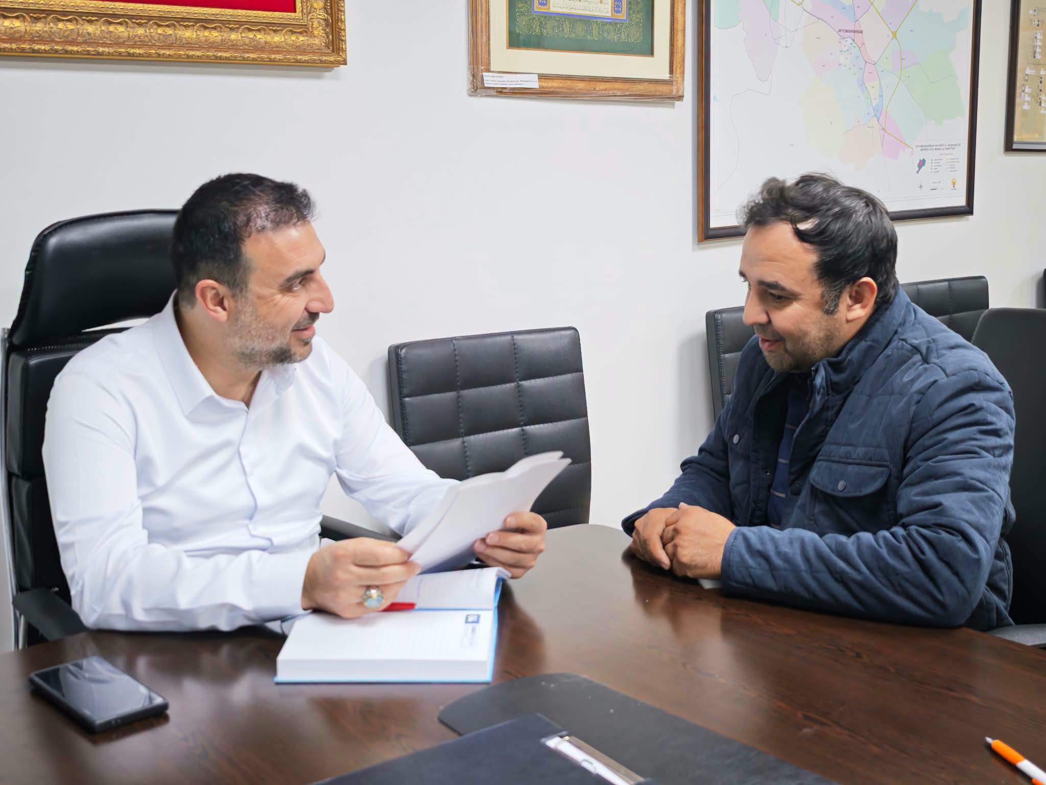 Özgür Kavak vatandaşların taleplerini dinliyor