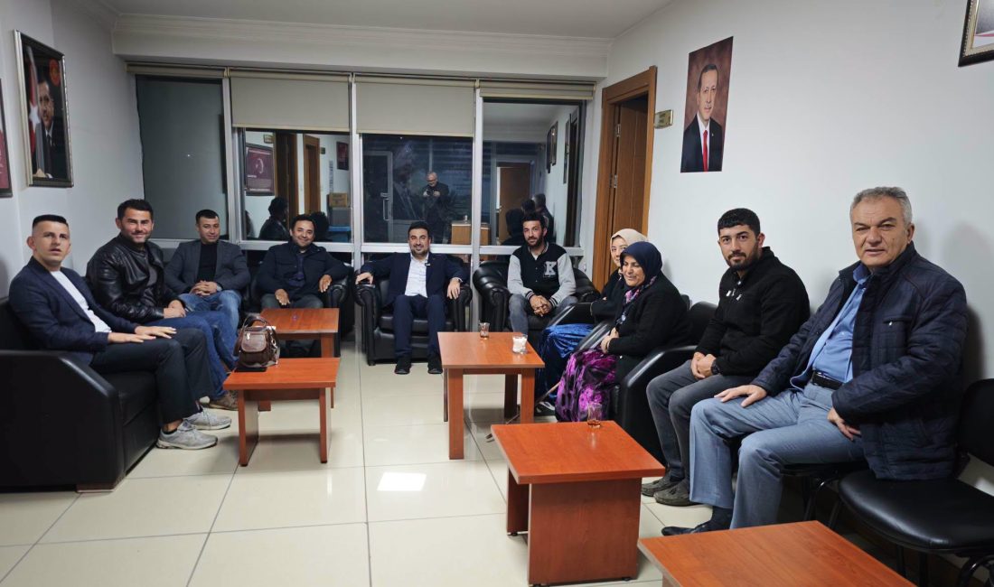 AK Parti Afyonkarahisar İl Başkanı Dr. Özgür Kavak, teşkilat mensupları