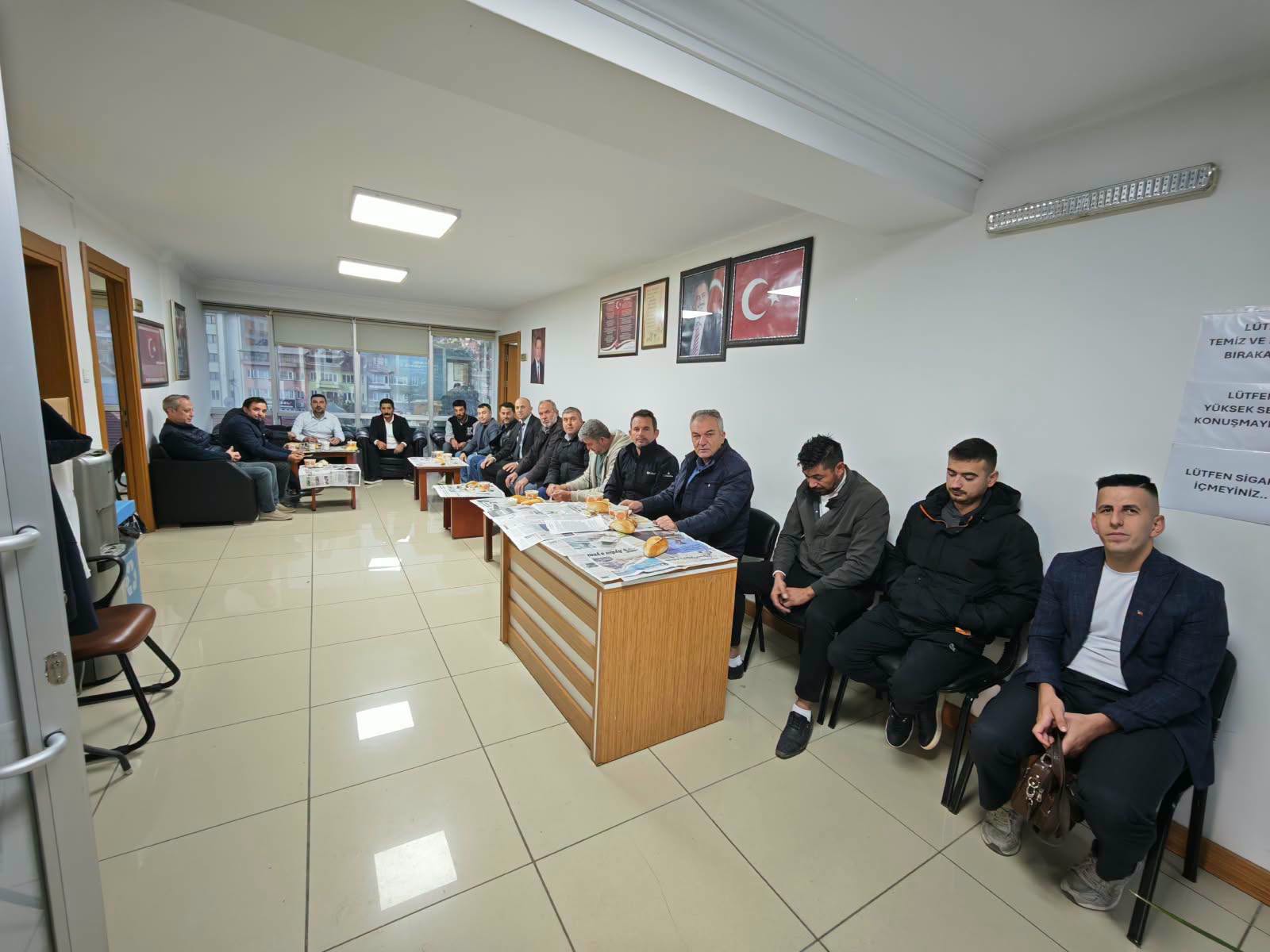 Özgür Kavak vatandaşların taleplerini dinliyor 3 Özgür Kavak vatandaşların taleplerini dinliyor