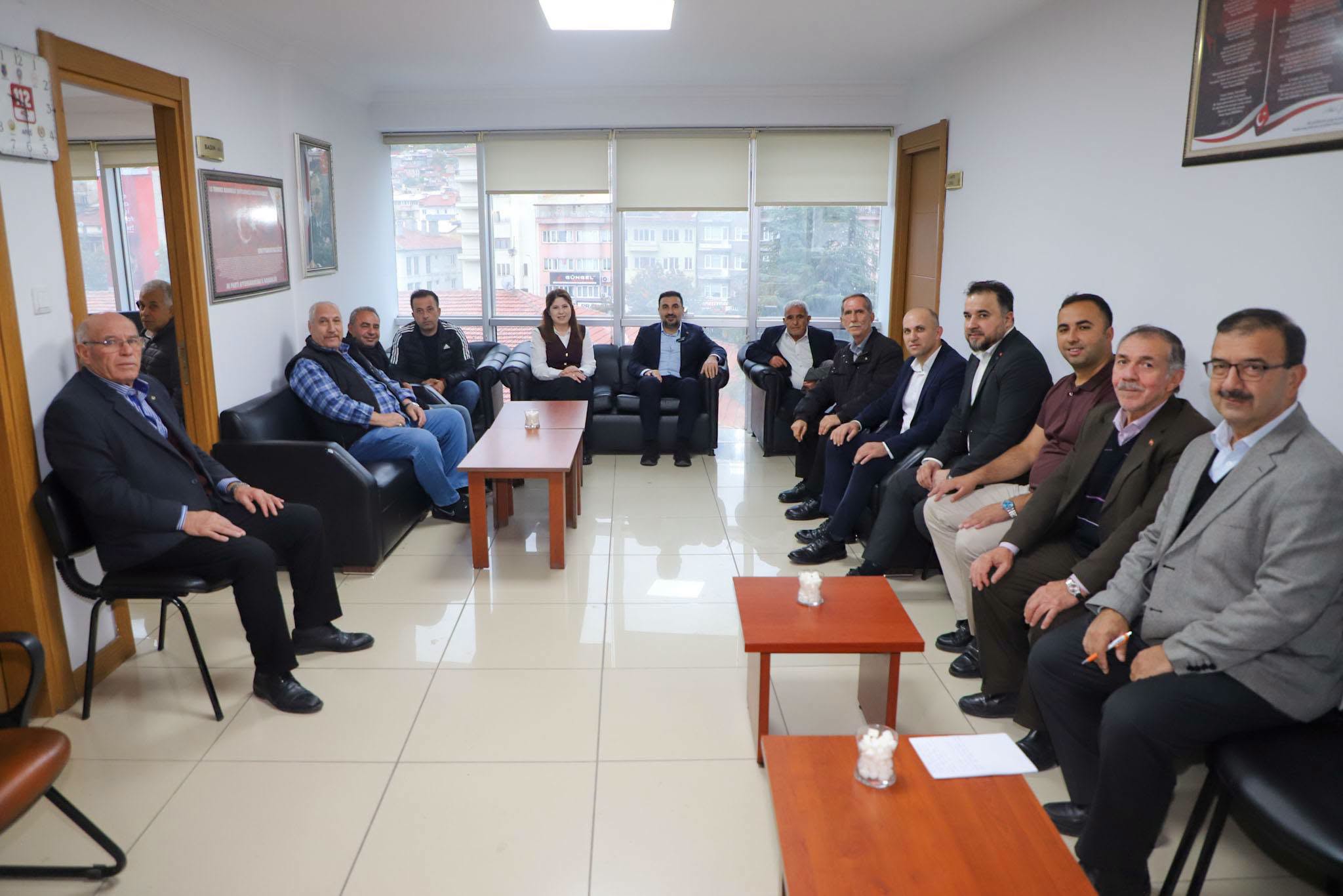 Özgür Kavak vatandaşların taleplerini dinliyor