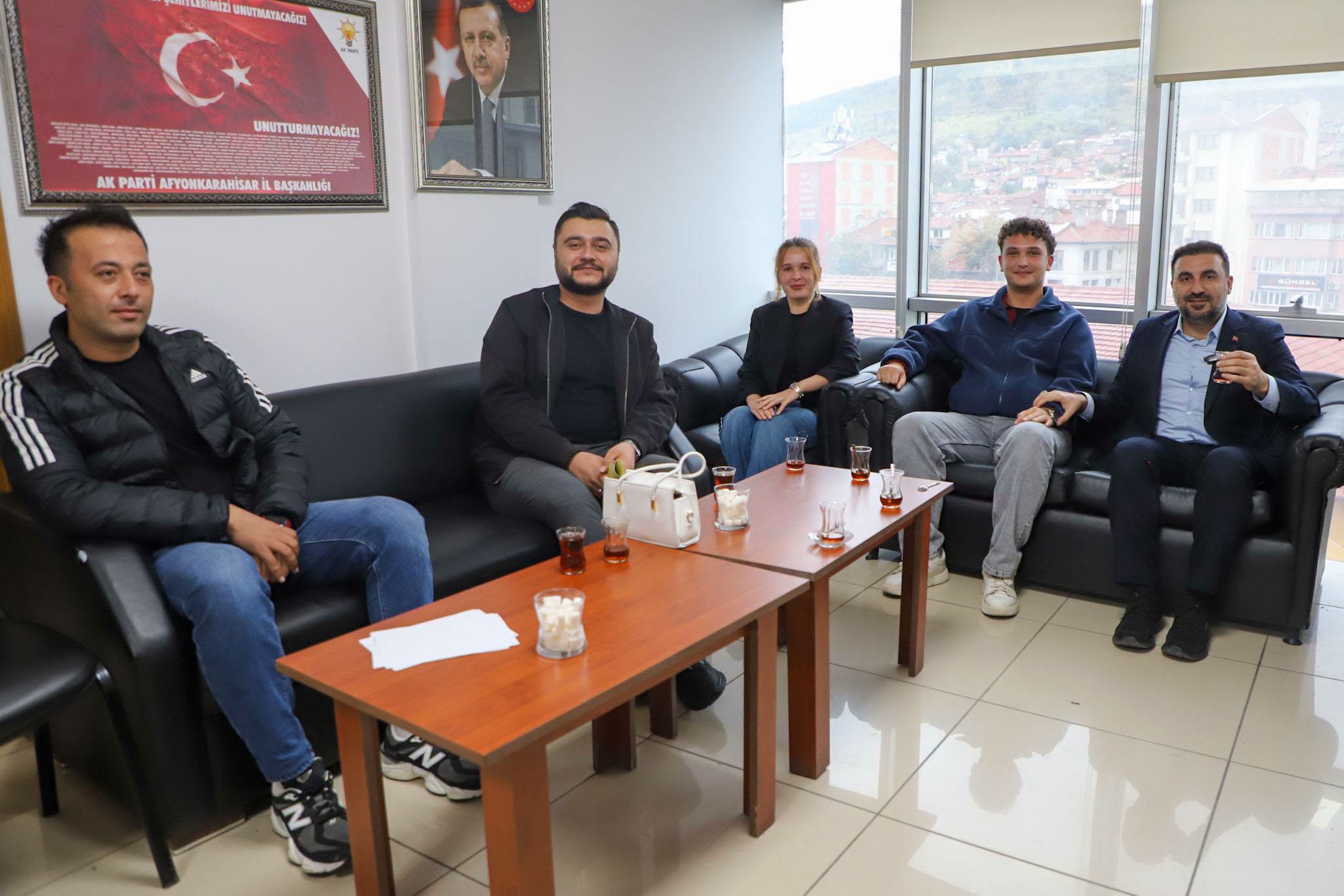 Özgür Kavak vatandaşların taleplerini dinliyor
