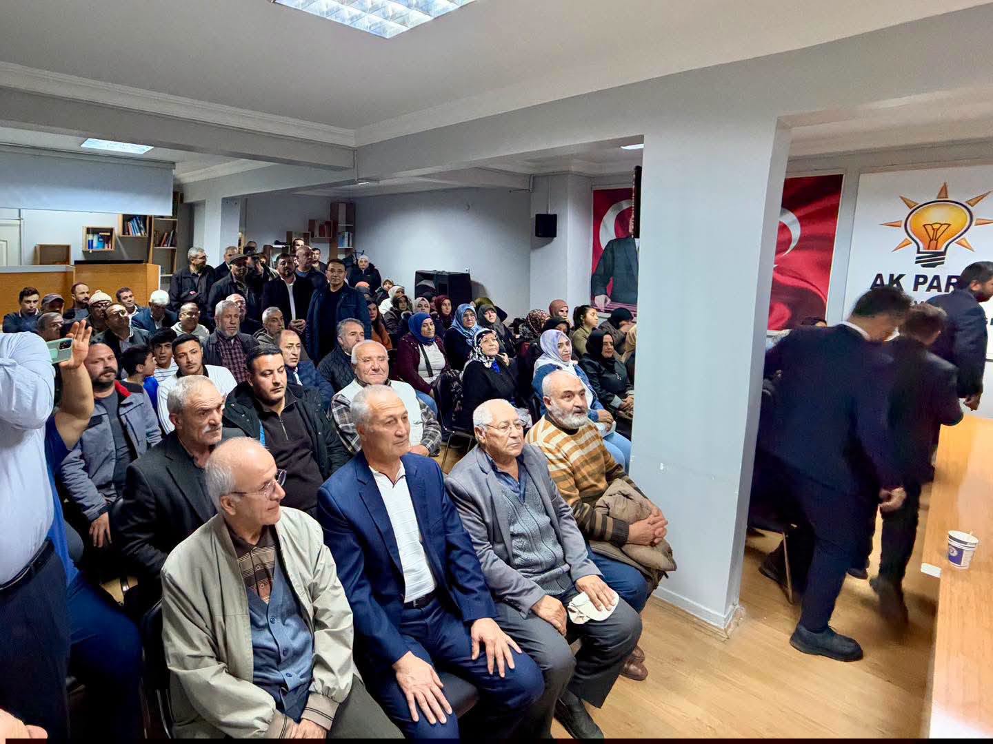 Özgür Kavak ve milletvekilleri Bolvadin teşkilatıyla buluştu