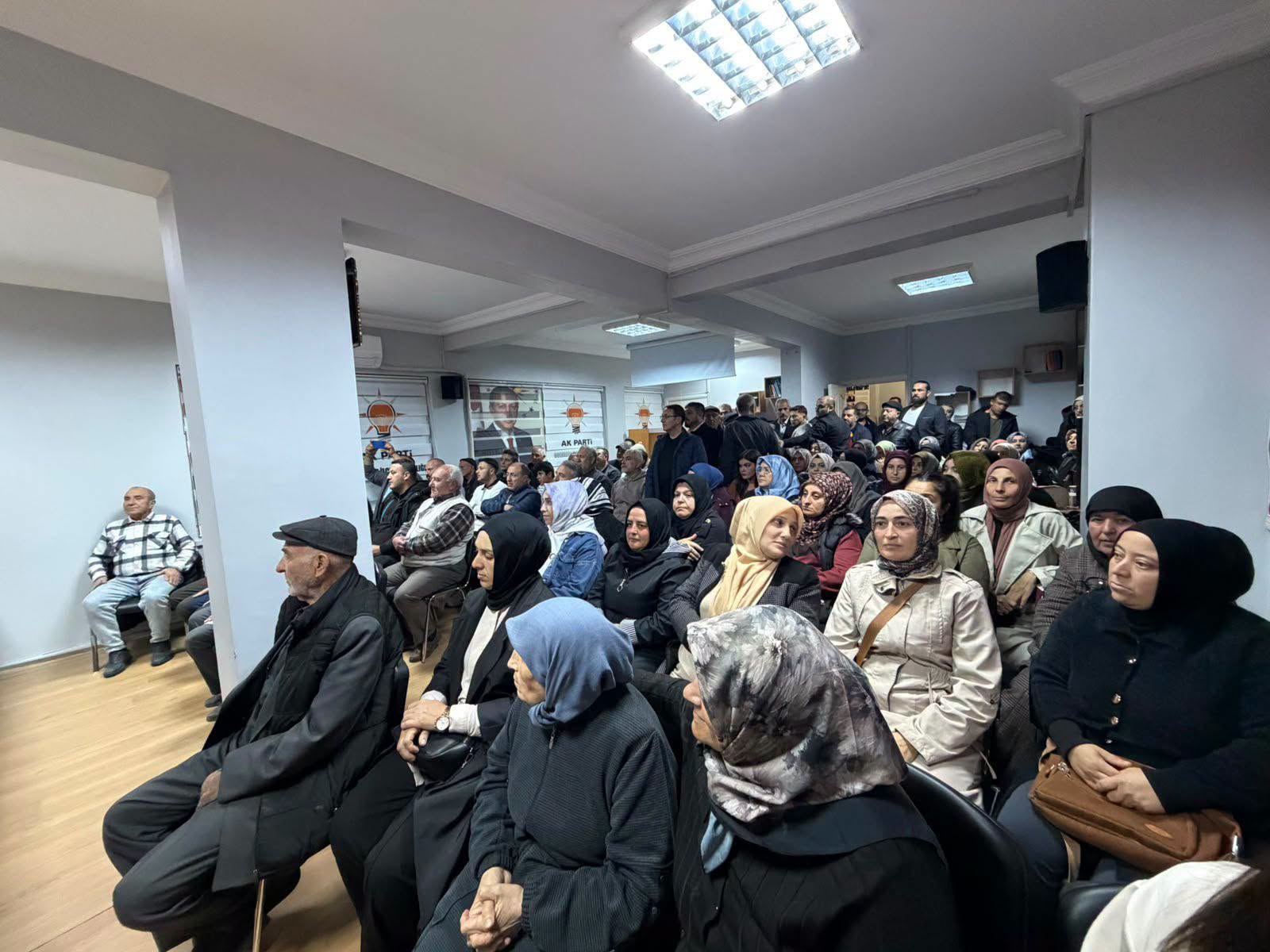 Özgür Kavak ve milletvekilleri Bolvadin teşkilatıyla buluştu