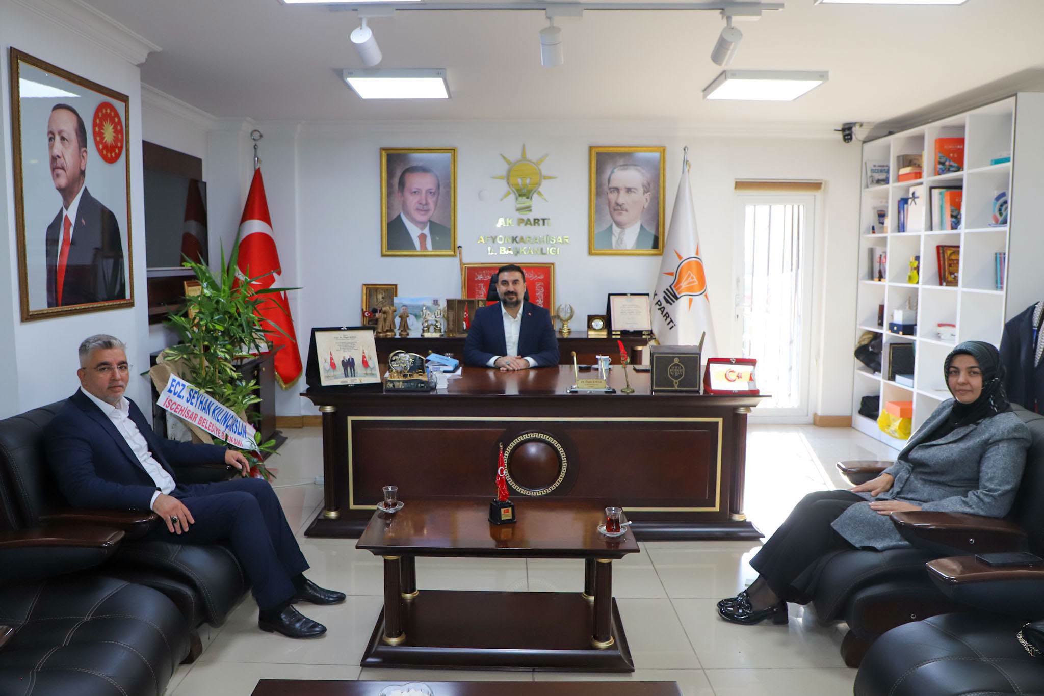 Özgür Kavak’a anlamlı hediye