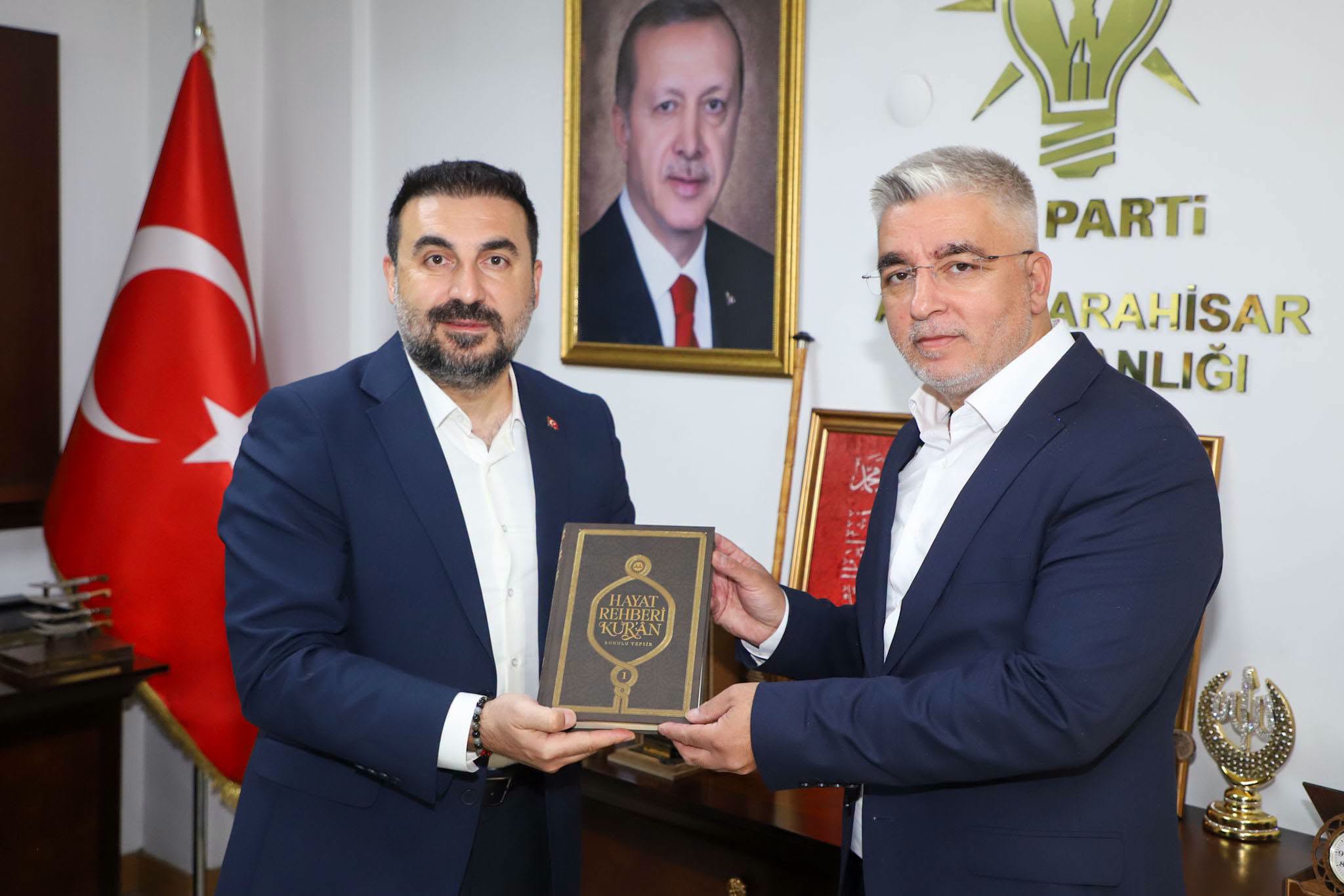 Özgür Kavak’a anlamlı hediye 4 Özgür Kavak’a anlamlı hediye