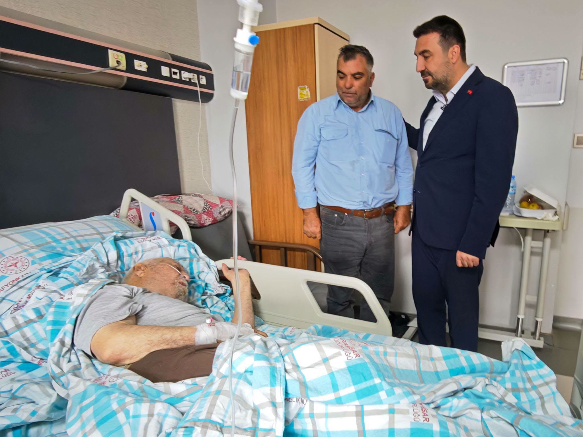 Özgür Kavak’tan hastalara moral ziyareti