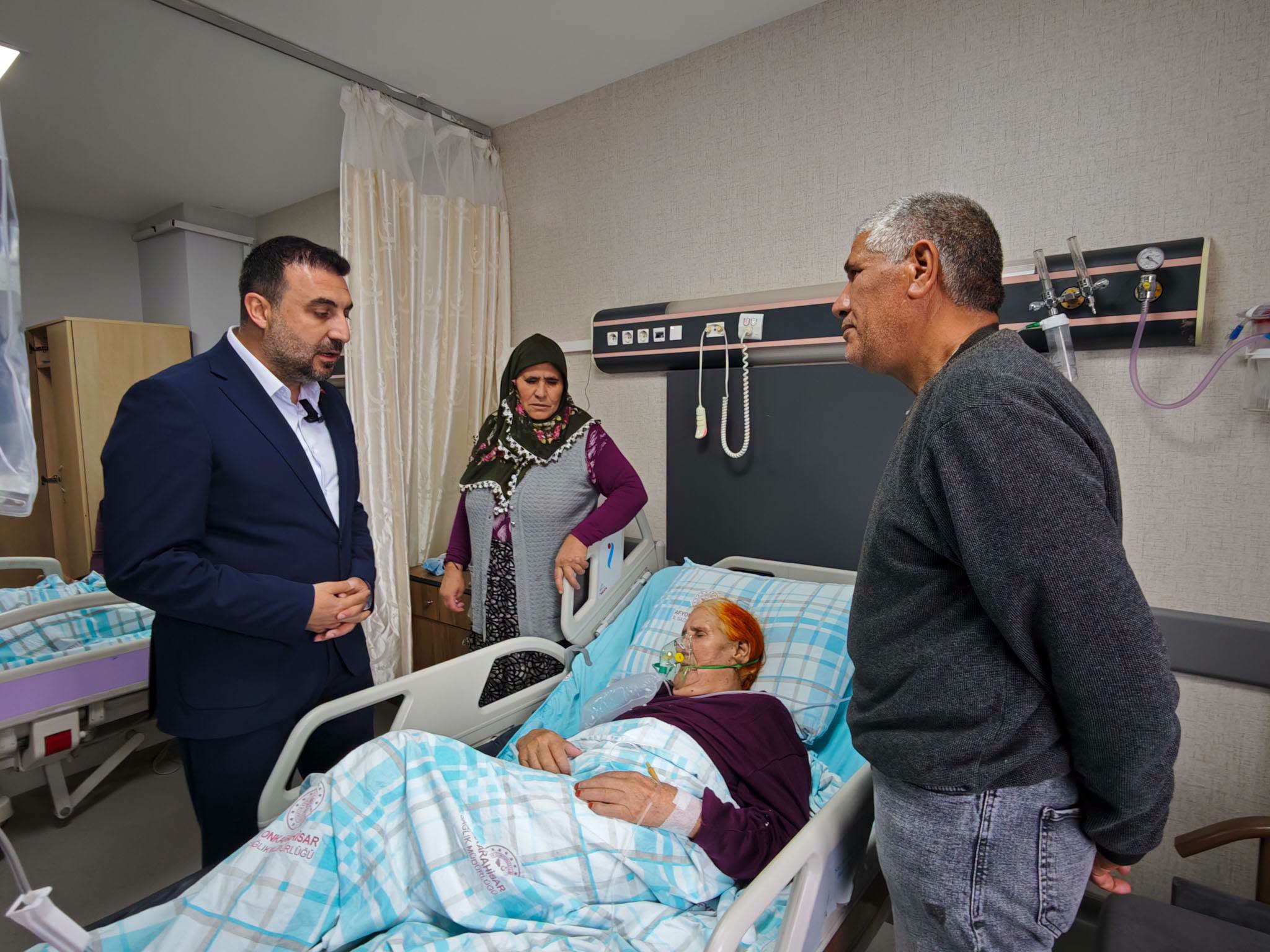Özgür Kavak’tan hastalara moral ziyareti