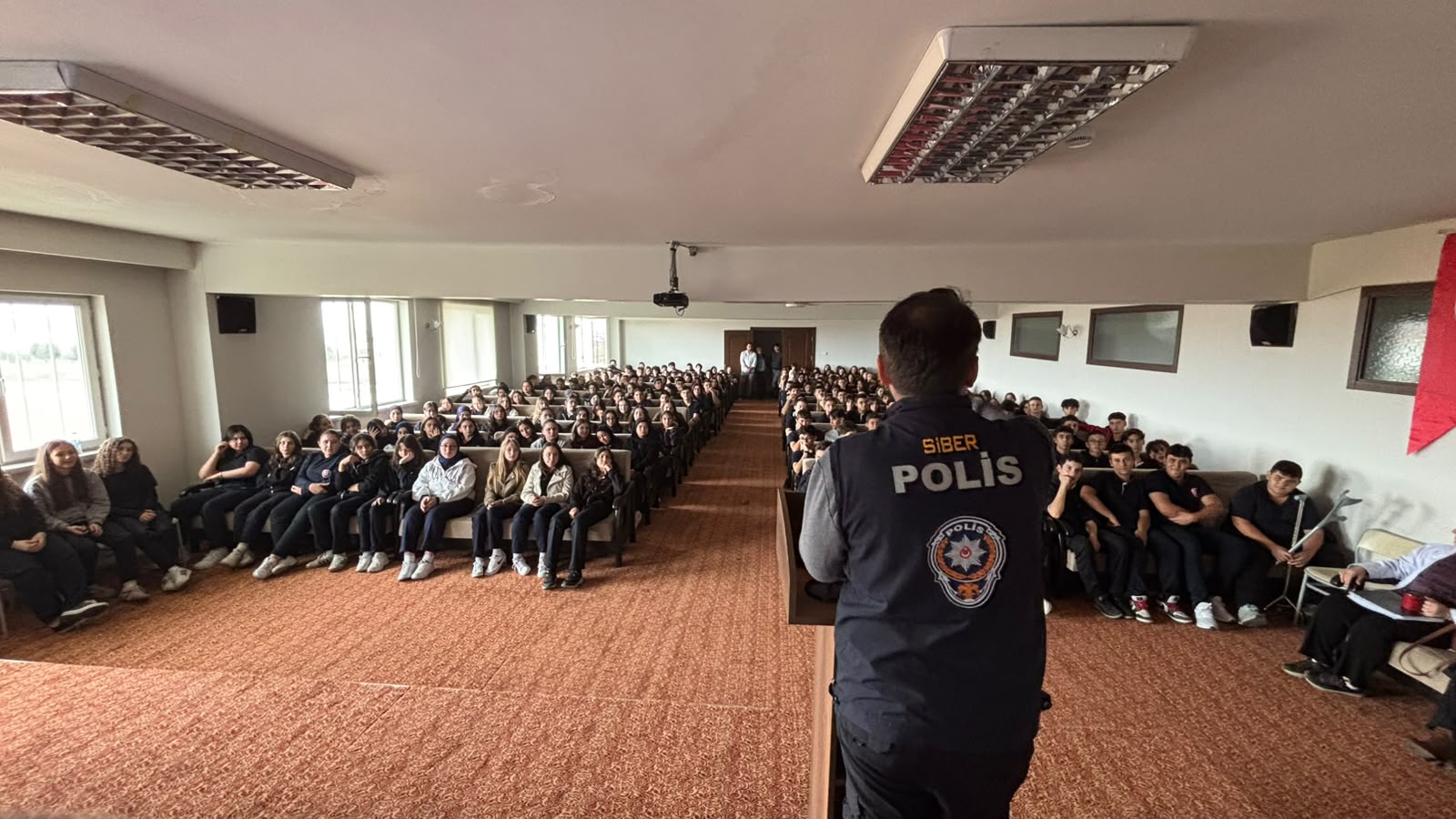 Afyonkarahisar’da ortaokul, lise ve üniversite öğrencilerine yönelik yürütülen SİBERAY faaliyetleri