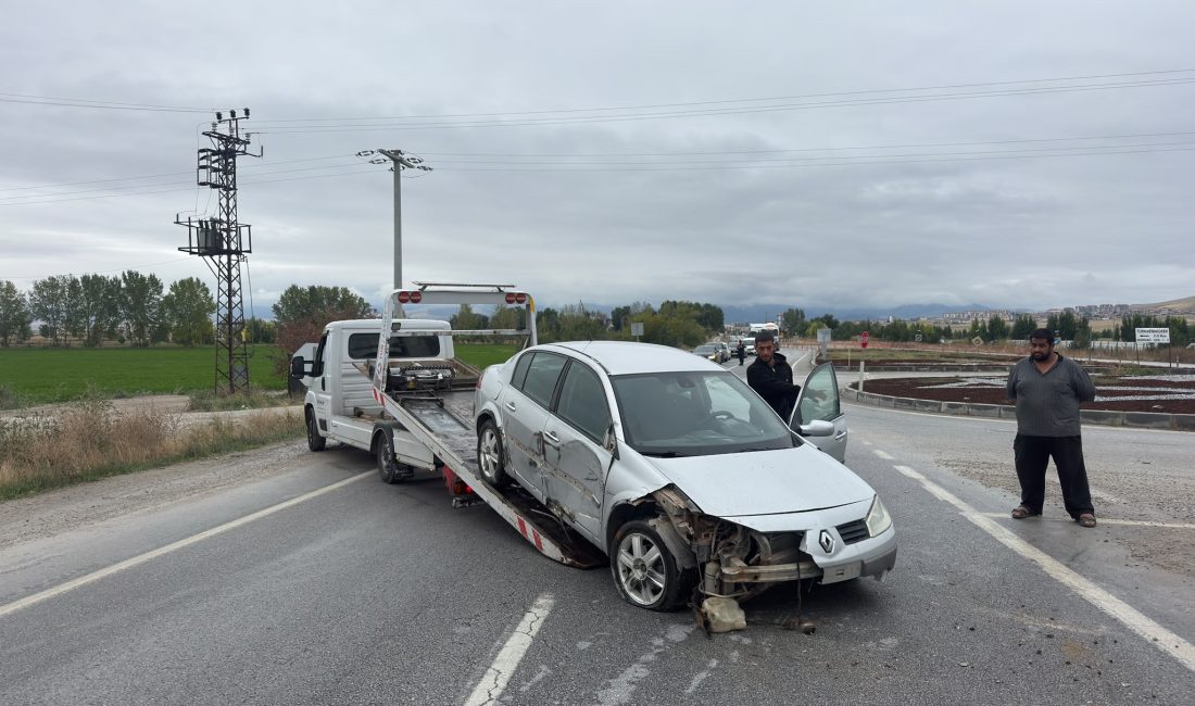 Afyonkarahisar’ın Emirdağ ilçesinde meydana gelen trafik kazasında kontrolden çıkan otomobil