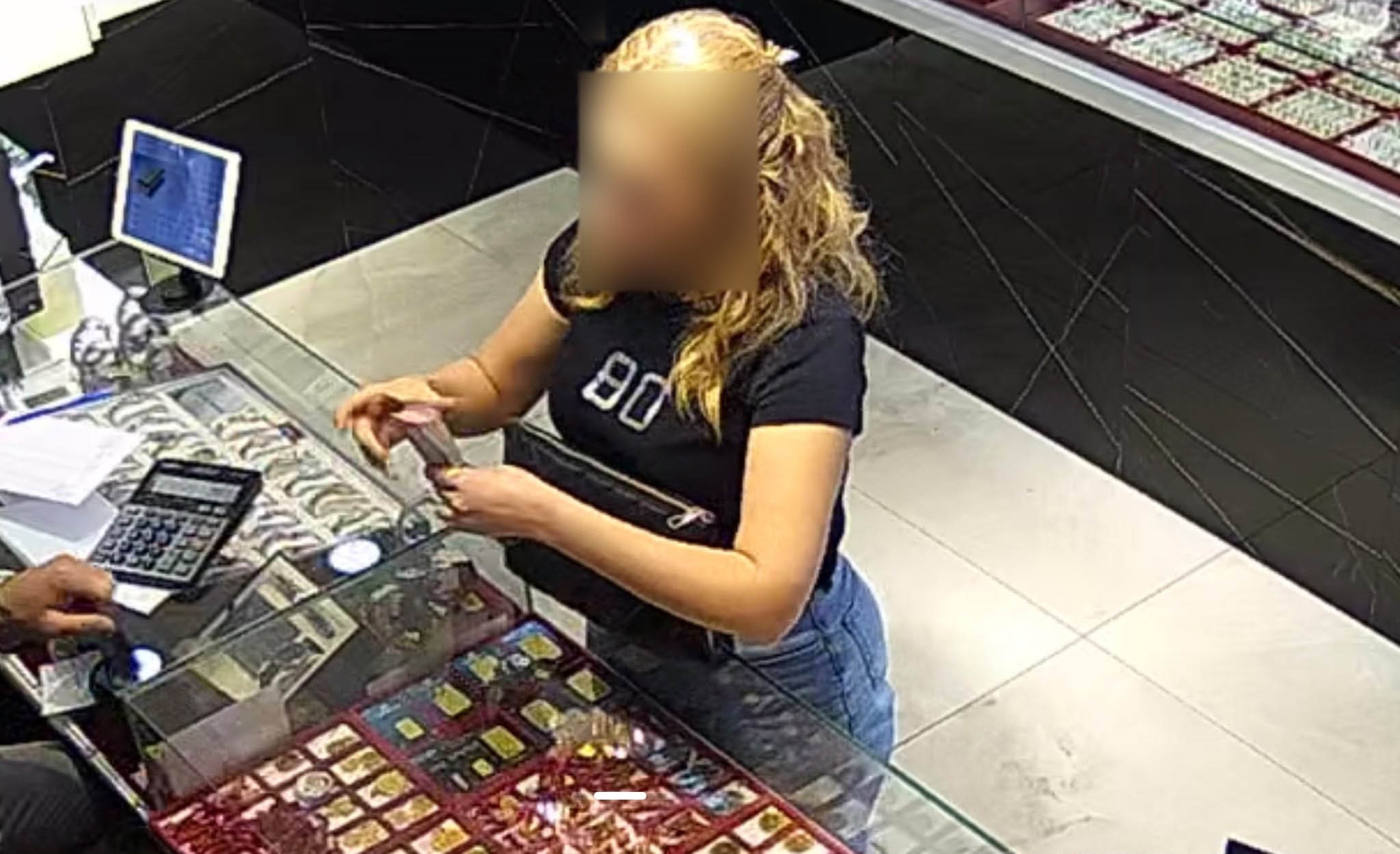 Afyonkarahisar’da sahte gram altın bozdurarak kuyumcuları dolandırdığı iddia edilen 2