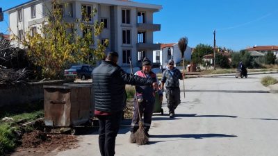 Afyonkarahisar’ın Bolvadin ilçesinde belediye ekipleri, ilçe genelinde hijyen ve çevre