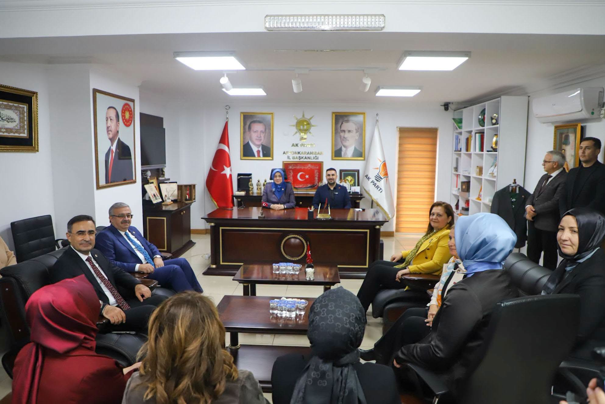 Tuğba Işık Ercan, AK Parti teşkilatıyla buluştu