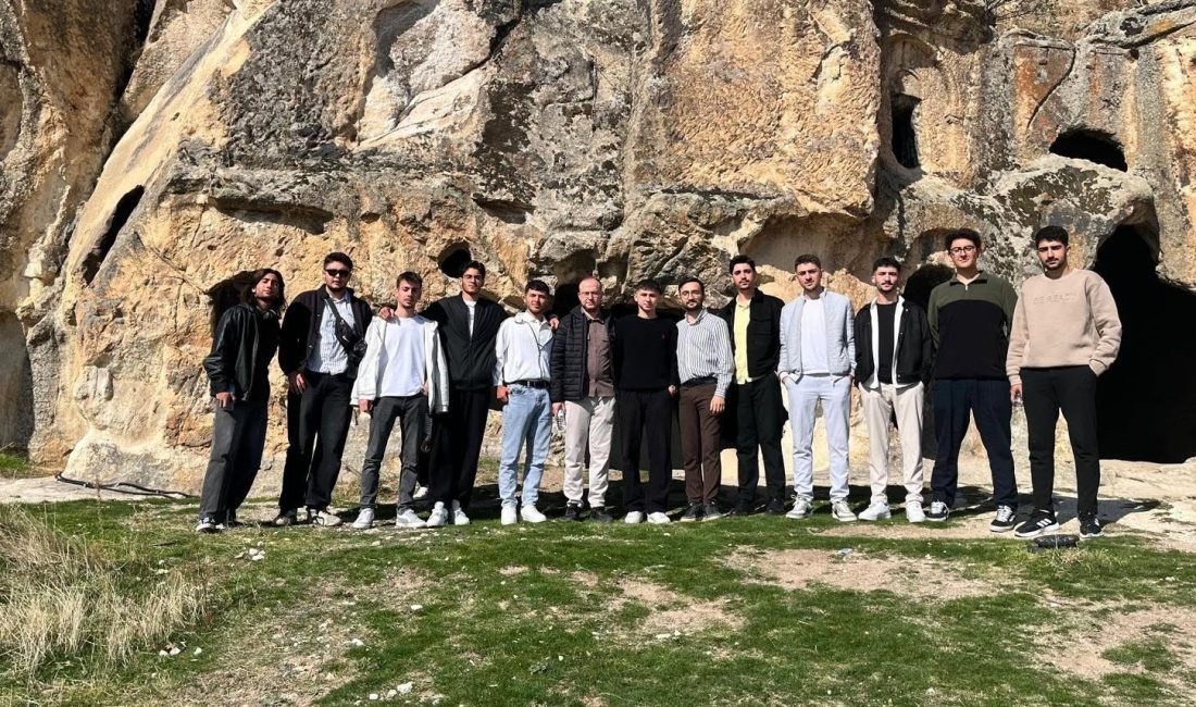 Emirdağ Müftülüğü tarafından üniversite öğrencilerine yönelik ‘Tarih ve Kültür Gezisi’