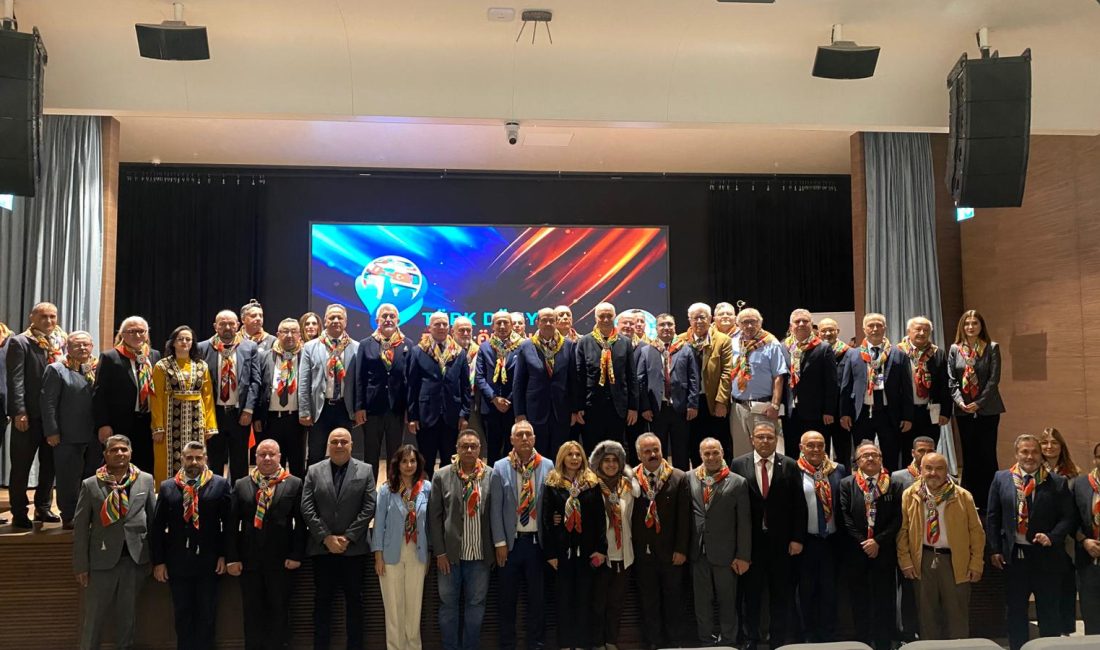 Türk dünyasının farklı ülkelerinden bilim insanları, akademisyenler ve kurum temsilcileri,