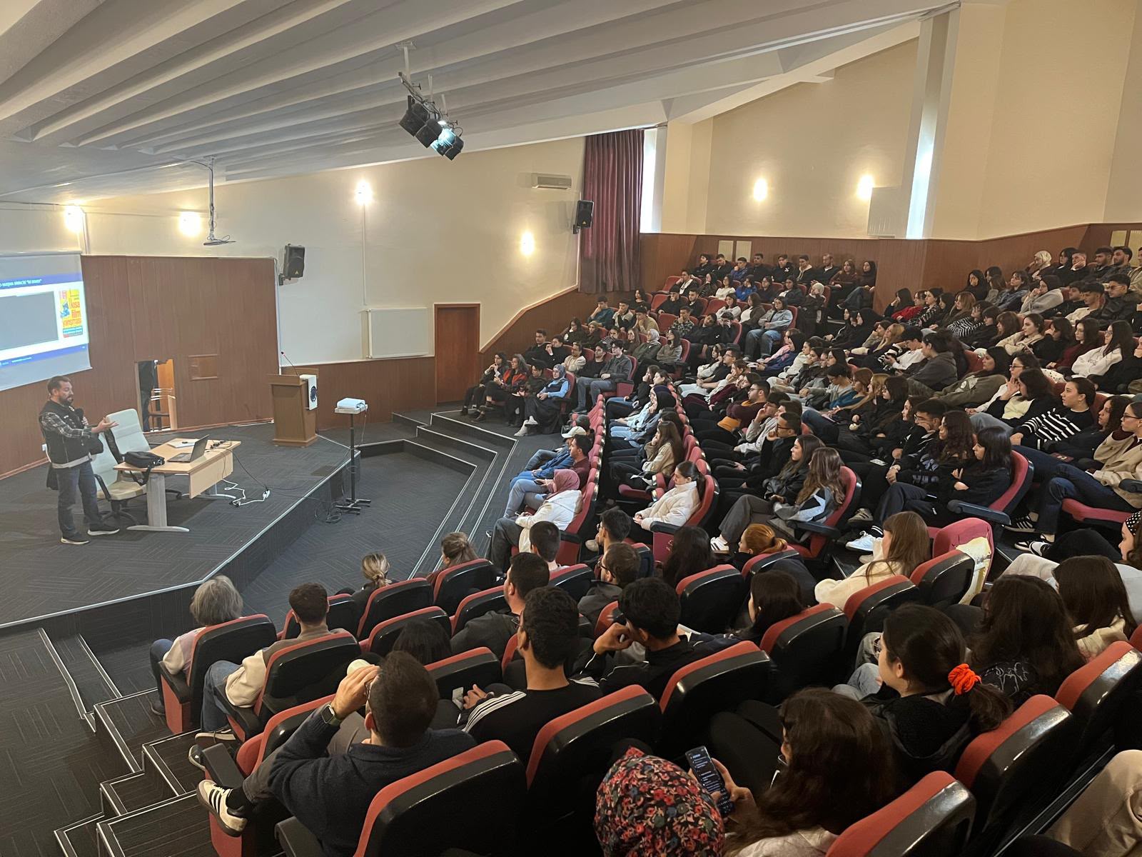Afyonkarahisar Emniyet Müdürlüğü ekipleri, uyuşturucu madde kullanımının önlenmesi ve gençlerde