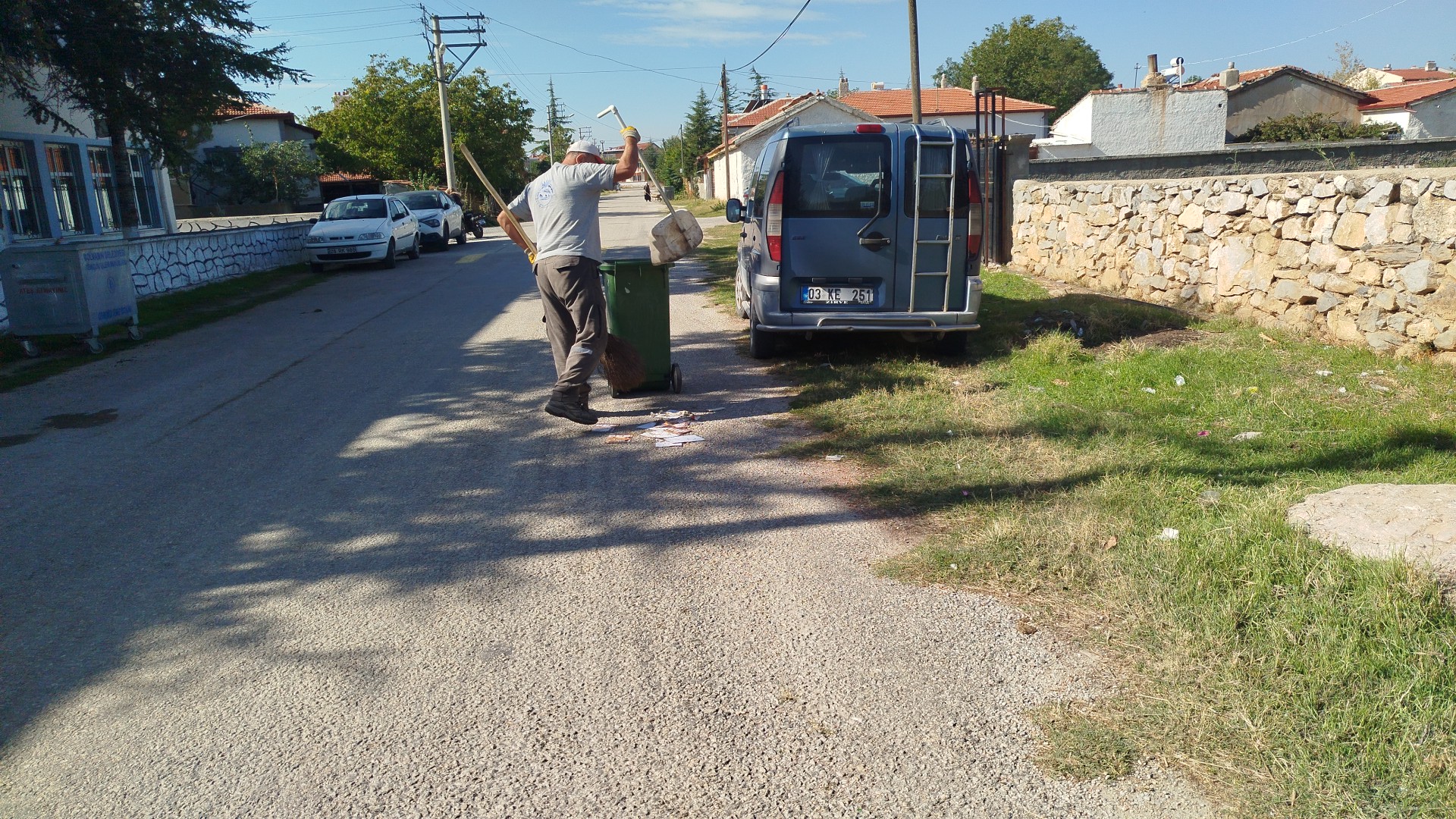 Gölbaşı Mahallesi’nde detaylı temizlik çalışması 1 Gölbaşı Mahallesi’nde detaylı temizlik çalışması