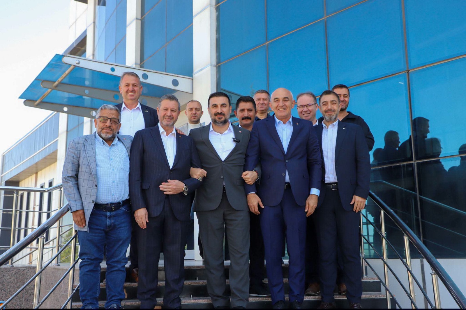 AK Parti Afyonkarahisar İl Başkanı Dr. Özgür Kavak ve yönetim